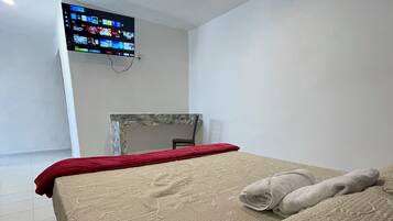 Habitación Confort, 1 cama individual grande, baño en la habitación, vista al patio | Escritorio, espacio para trabajar con laptop y wifi gratis