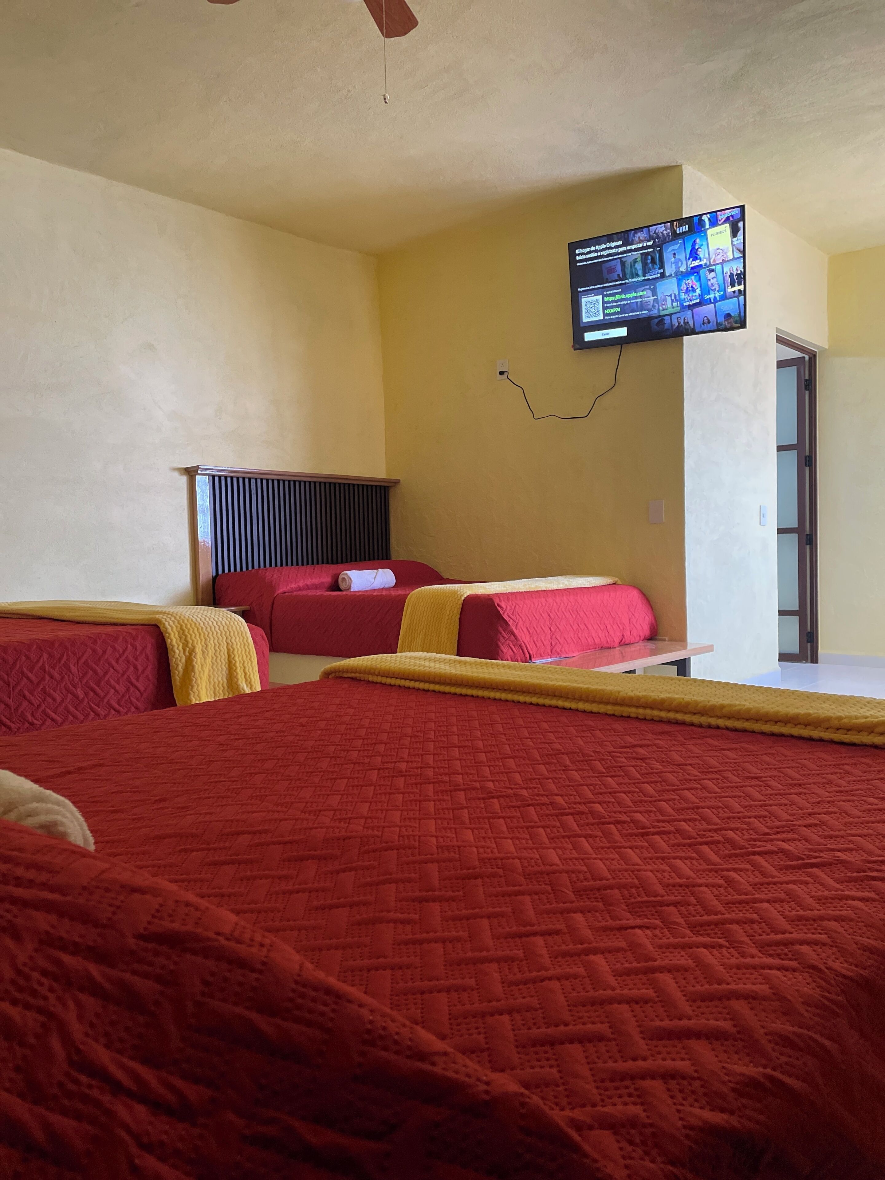 Comfort Room, Mixed Dorm, Non Smoking, Ensuite | Desk, laptop workspace, free WiFi, bed sheets