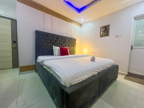 Desk, laptop workspace, free WiFi - Rosepearl Hotel And Suites (Lagos State)
