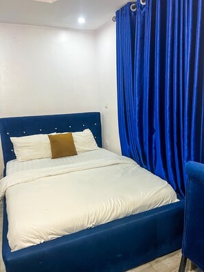 Desk, laptop workspace, free WiFi - Rosepearl Hotel And Suites (Lagos State)