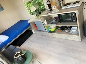 House | 1 bedroom - Romantic Lakeside Wagon Retreat (Almere)