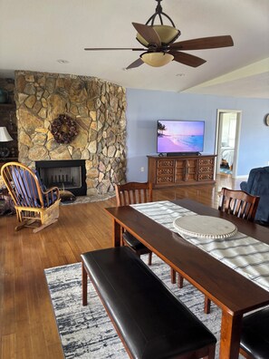 Dining - Sunsets & Smiles Gorgeous 3 Bedroom/2 Bathroom Canal-front home, bring your boat (Port Charlotte)