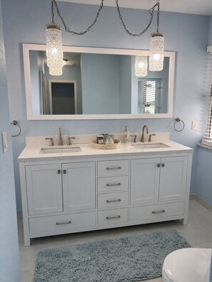 Bathroom - Sunsets & Smiles Gorgeous 3 Bedroom/2 Bathroom Canal-front home, bring your boat (Port Charlotte)