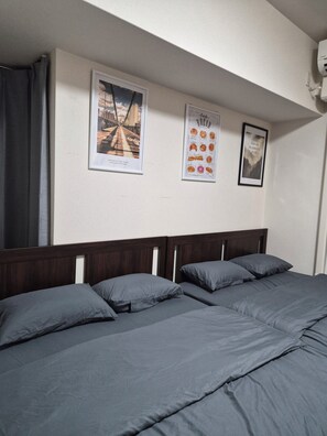 Room | Free WiFi - HK House (Osaka)