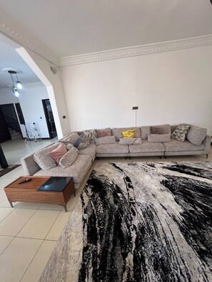 Living area - 3 chambre salon au mamelle near the rennaissance monument (Dakar)