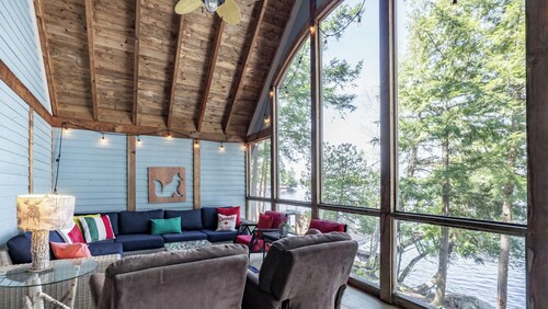 6 bed 5 bath cottage on Lake Rosseau