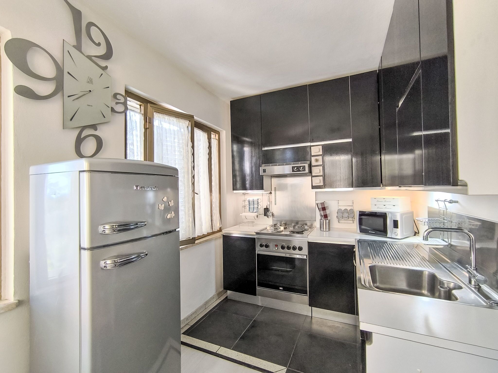 Frigorifero, microonde, forno, lavastoviglie