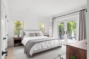 3 bedrooms, desk, free WiFi, bed sheets - Private Hollywood Hills Oasis - Great for World Cup LA (Los Angeles)
