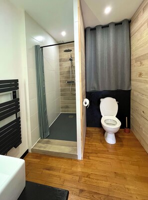Bathroom - Emmanon - Apartment (La Coquille)
