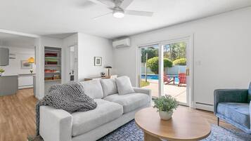 Smart TV, fireplace, video games, table tennis