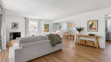 Smart TV, fireplace, video games, table tennis