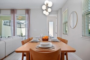 Dining - New 2026 Modern Luxury Home - Pool - Designer + Themed Rooms (Kissimmee)
