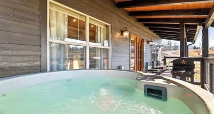 Private Retreat w/ Hot Tub, Pool Table, & Scenic Views