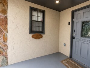 Interior - 3-bedroom Douglasville Oasis (Douglasville)