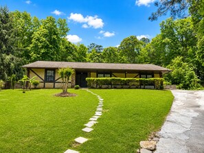 Exterior - 3-bedroom Douglasville Oasis (Douglasville)