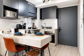 Appartamento | Cucina privata | Mini-frigorifero, microonde, forno, pentole/stoviglie/utensili
