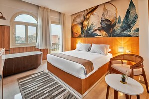 Royal-rum | Minibar med vissa gratis produkter, gratis wi-fi och sängkläder