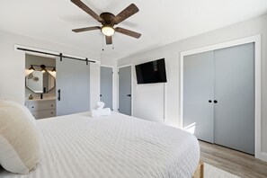 3 quartos, ferros/tábuas de passar roupa, Wi-Fi, roupa de cama