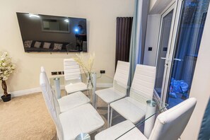 Interior - 2 Bedroom House with PRIVATE ROOF TERRACE (London)