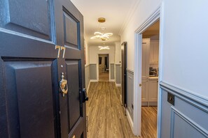 Interior - 2 Bedroom House with PRIVATE ROOF TERRACE (London)