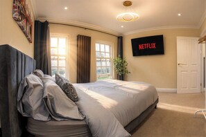 2 quartos, ferros/tábuas de passar roupa, Wi-Fi, roupa de cama