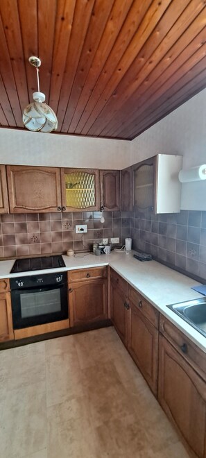 Private kitchen - Lovely family home in amazing Bath (Bath)