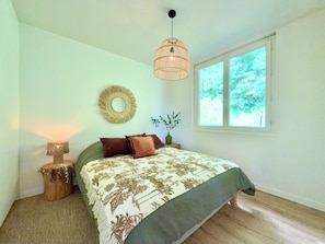 Room - T2 rénové village de charme Bourdeau climatisation (Bourdeau)