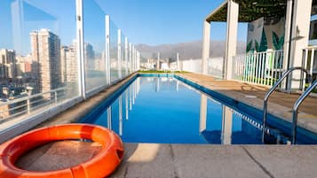Piscine extérieure en saison