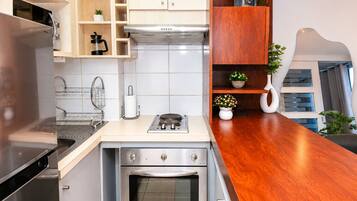 Apartemen | Dapur pribadi | Lemari es besar, microwave, oven, dan kompor