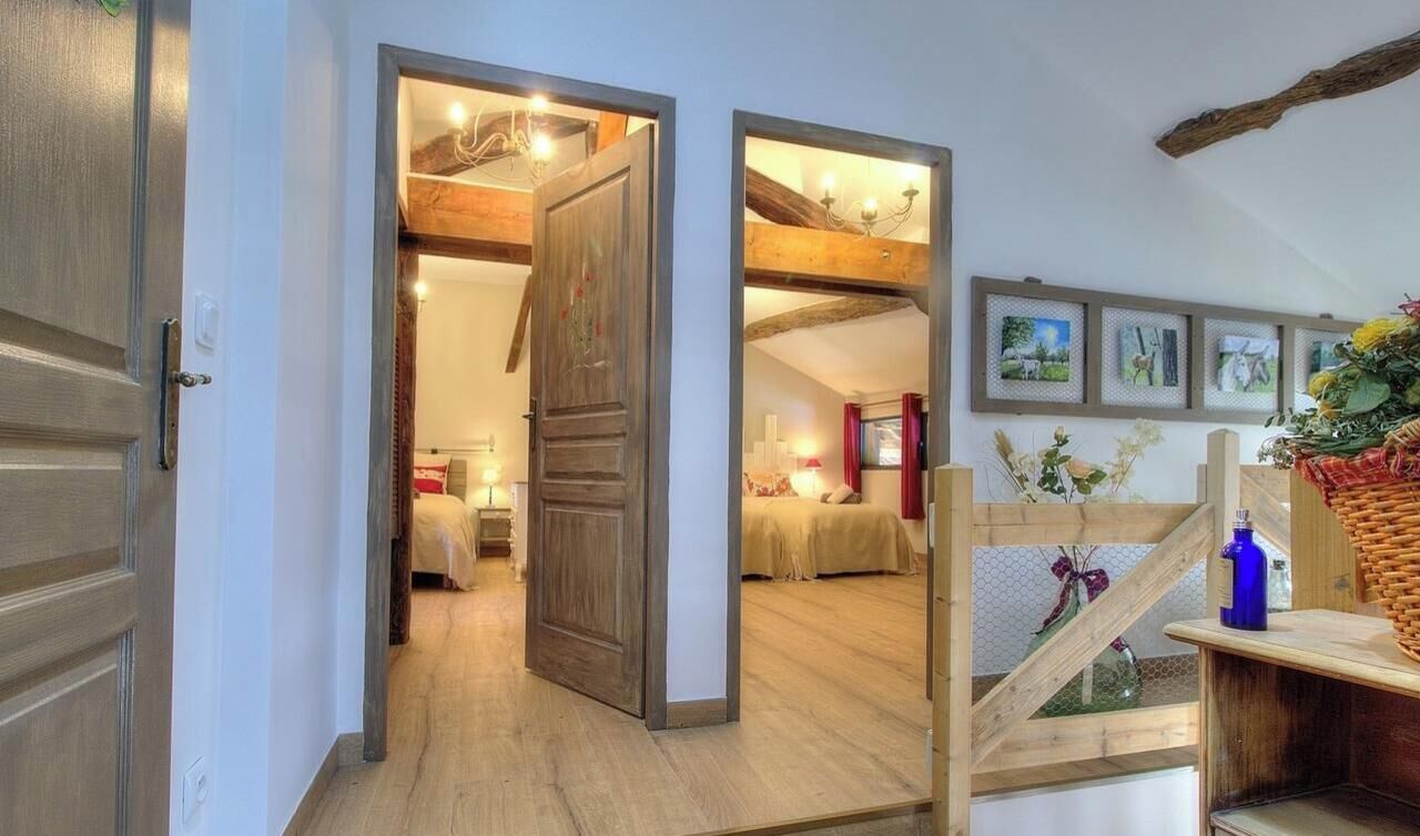 Een strijkplank/strijkijzer, gratis wifi, beddengoed