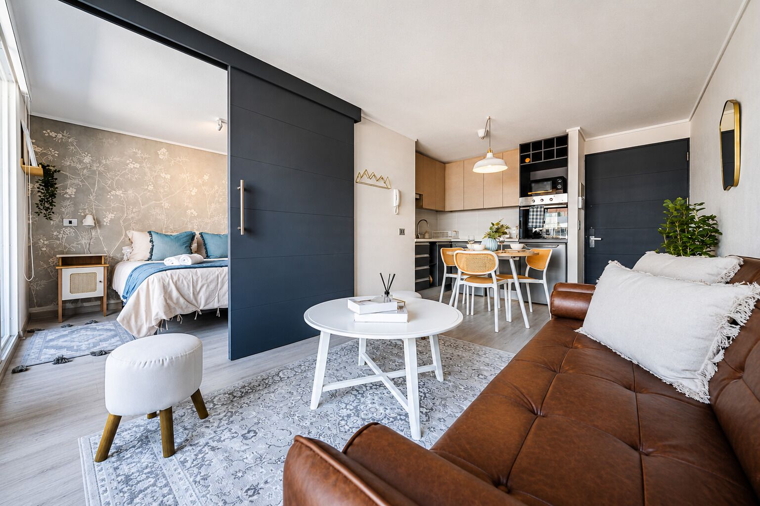 Suite | Premium bedding, down comforters, iron/ironing board, free WiFi