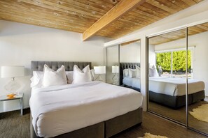 Iron/ironing board, WiFi, bed sheets - The Retreat, Private MidCentury home in sunny Palm Springs (Palm Springs)