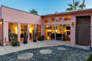 Exterior - The Retreat, Private MidCentury home in sunny Palm Springs (Palm Springs)
