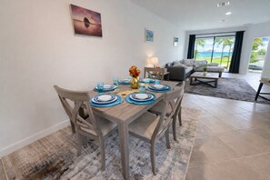 Dining - Brand-New Villa /Resort Amenities New Furnishings (Bradenton)
