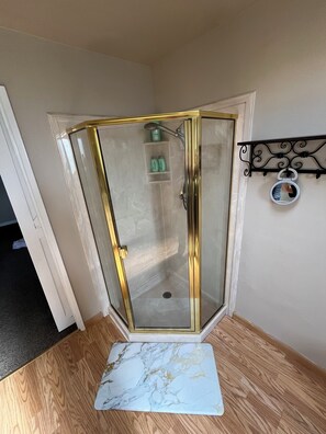 Hair dryer, bidet, towels, soap - Quiet on 2 acres 3-bedroom house with AC in lovely Grants Pass (Grants Pass)