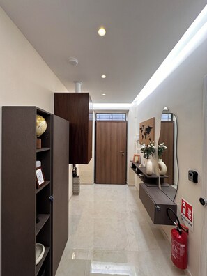 Interni
