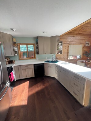 Fridge, microwave, oven, stovetop - NEW Aspen Tree Log Cabin with Hot Tub and Peak View (Florissant)