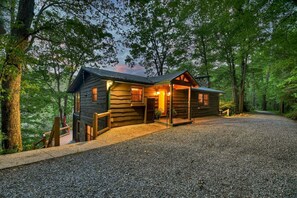 Exterior - Riversong on the Toccoa・Hot Tub・River Views・Cornhole・Arcade Games (Blue Ridge)