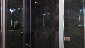 Dusche, Handtücher, Seife, Toilettenpapier