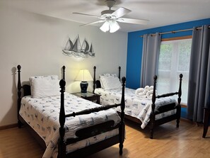 3 slaapkamers, een strijkplank/strijkijzer, wifi, beddengoed