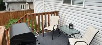 4 bedroom 2 bathroom home/Pet Friendly
