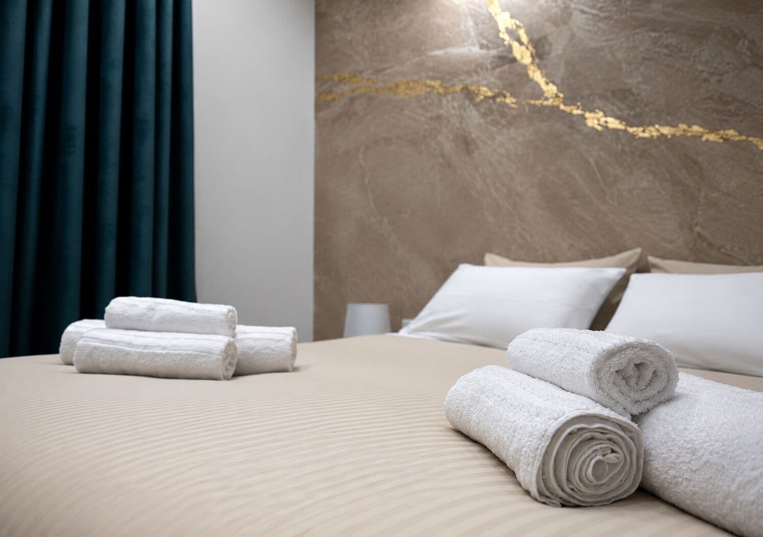2 chambres, fer et planche à repasser, Wi-Fi, draps fournis