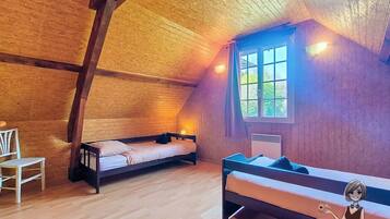Travel crib, bed sheets
