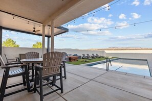 Outdoor pool, a heated pool - Private Pool, Spa & Firepit near Zion - 5 Bed 6 Bath Ensuite (Hurricane)