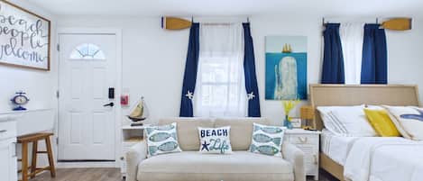 Iron/ironing board, WiFi (free), bed sheets