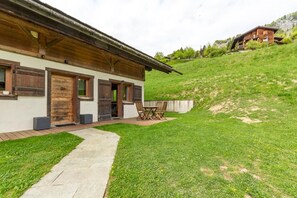 A rustic wooden building with a covered patio and a grassy yard. - Le Petit Riondet - SAINT NICOLAS LA CHAPELLE (SAINT NICOLAS LA CHAPELLE)