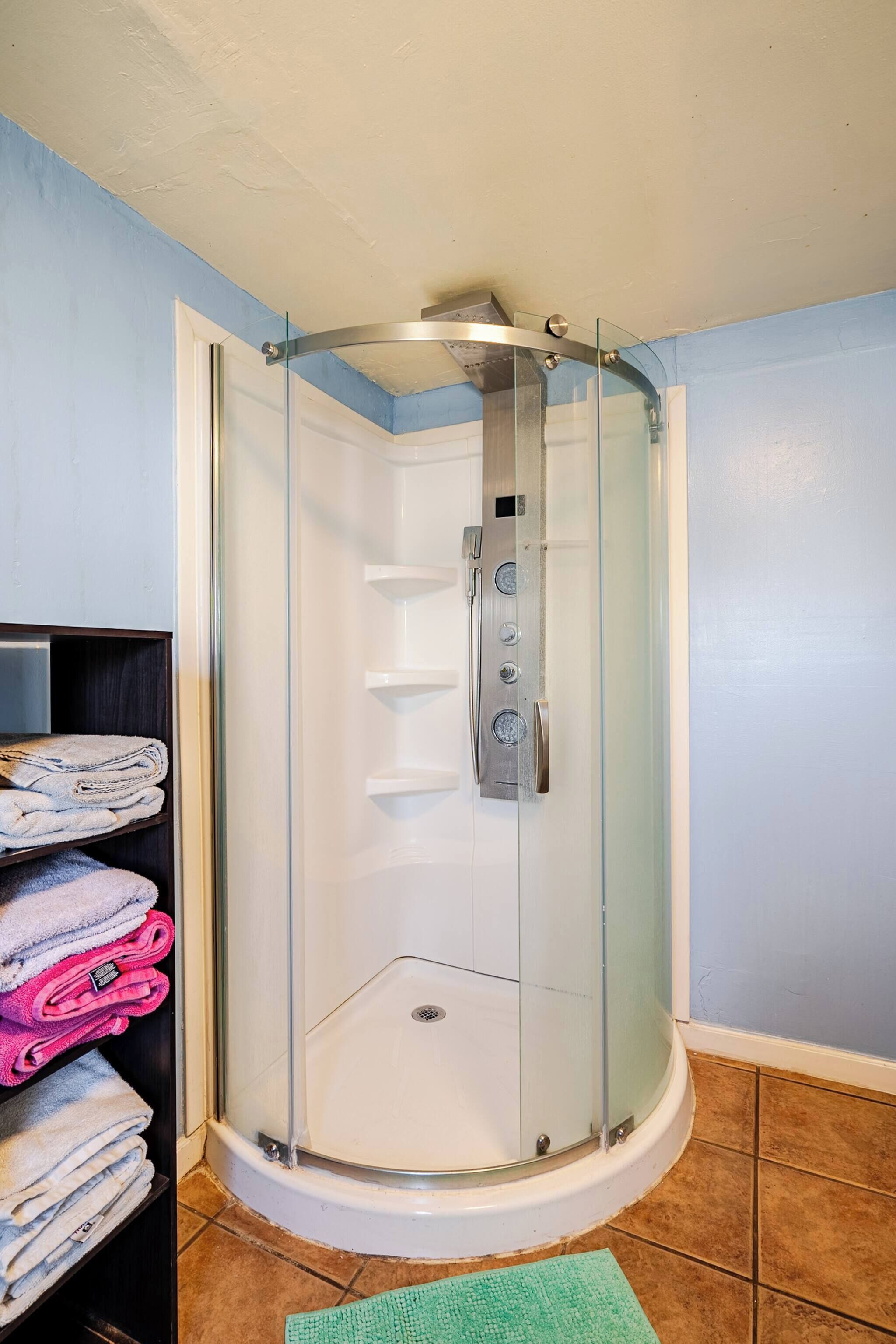 House, 3 Bedrooms, Balcony | Bathroom