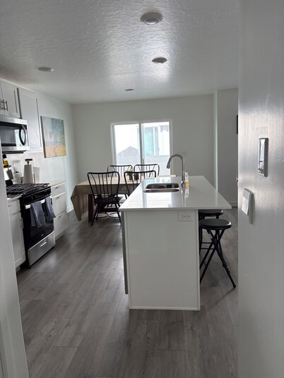 Beautiful 5-bedroom townhome