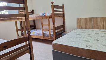 5 bedrooms, WiFi, bed sheets, wheelchair access