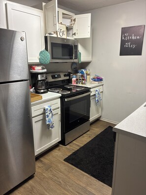 Private kitchen - Carowinds or Uptown 1-bedroom apartment with AC in amazing Charlotte (Charlotte)